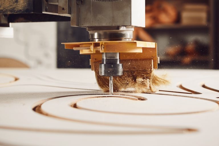 Mastering precision: CNC milling machines for cutting-edge production
